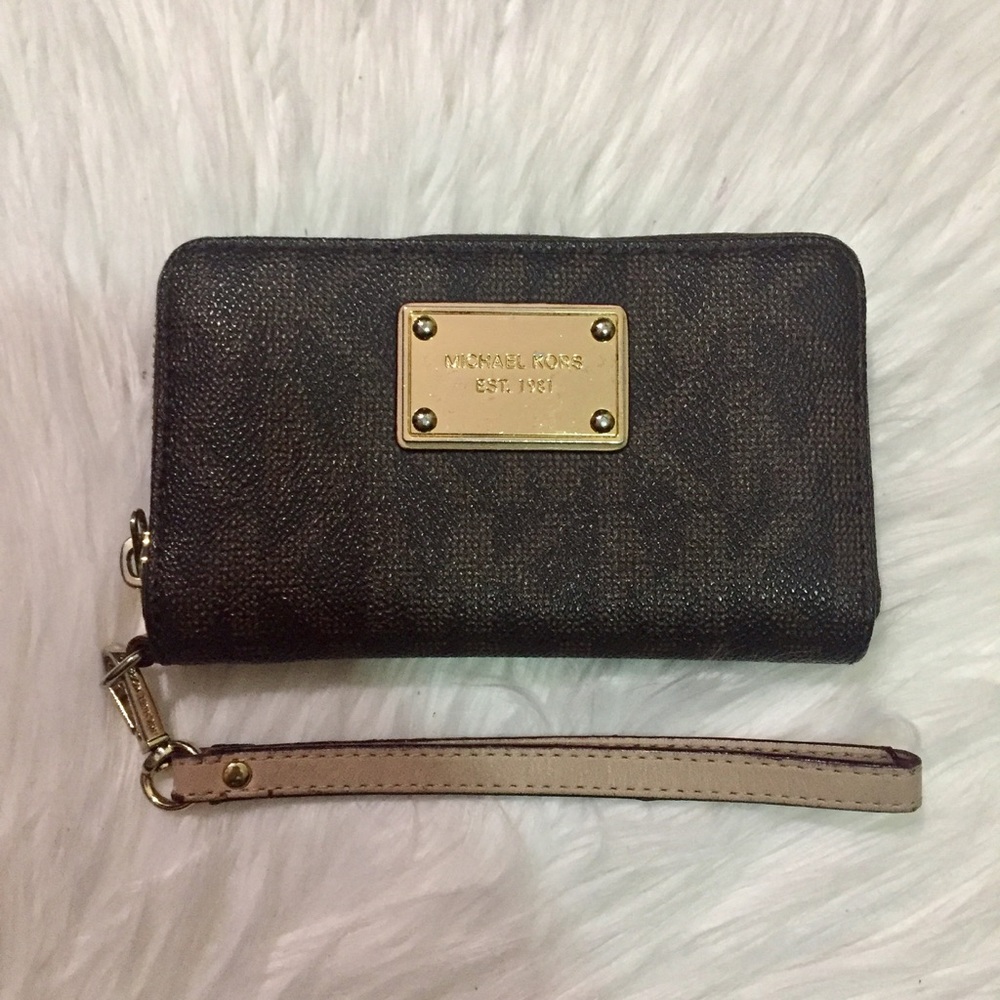 Michael Kors - Brown iPhone 5 Wristlet